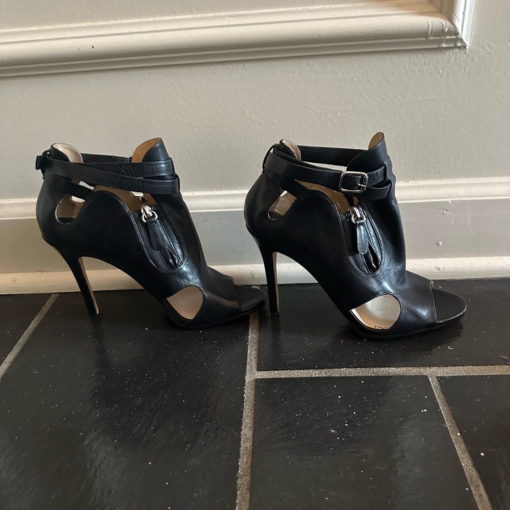 Camilla Skovggaard
Elegant Black Women's Heels size 7
Worn once